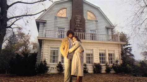 Terror em Amityville! Um Clássico de Suspense Sobrenatural que Assombra Gerações